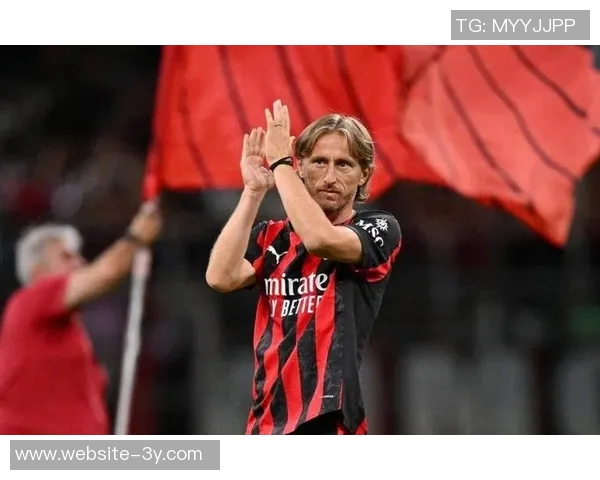 米兰小胜拉齐奥球迷热议福法纳搞笑表现与阿莱格里红牌事件